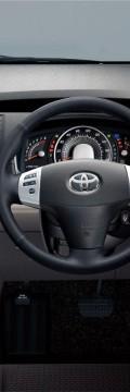 TOYOTA Modello
  ISis  Caratteristiche tecniche
