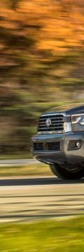 TOYOTA Sequoia II Restyling 5.7 AT (381hp) 4x4 技術仕様
